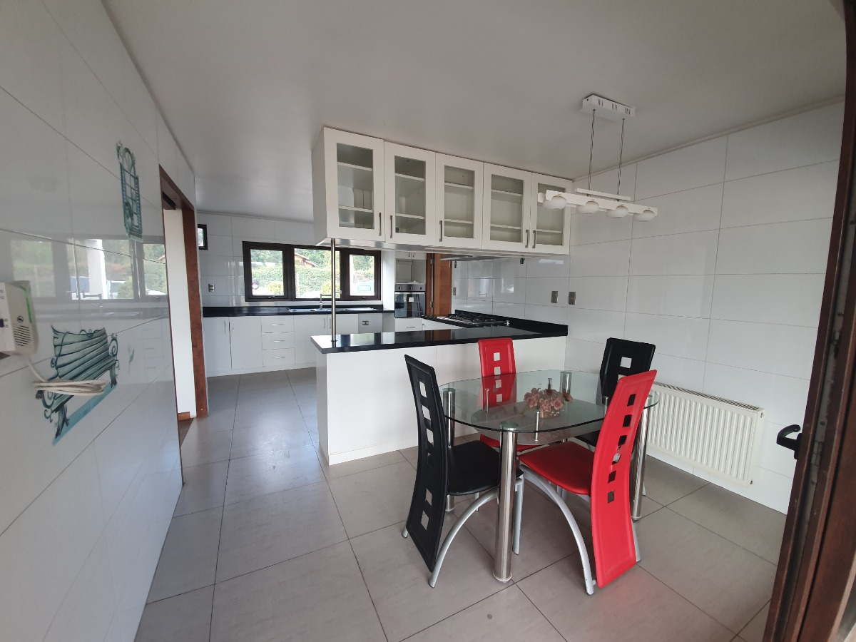 Arriendo Casa NOSP 5D en suite Walk-in cl&oacute;set 5B 10E 1Bd Chicureo - Colina