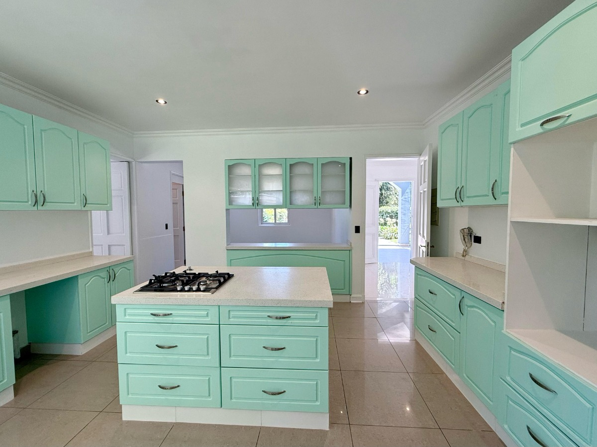 Venta Casa NP 4D en suite Walk-in cl&oacute;set 4B 5E 2Bd Chicureo - Colina