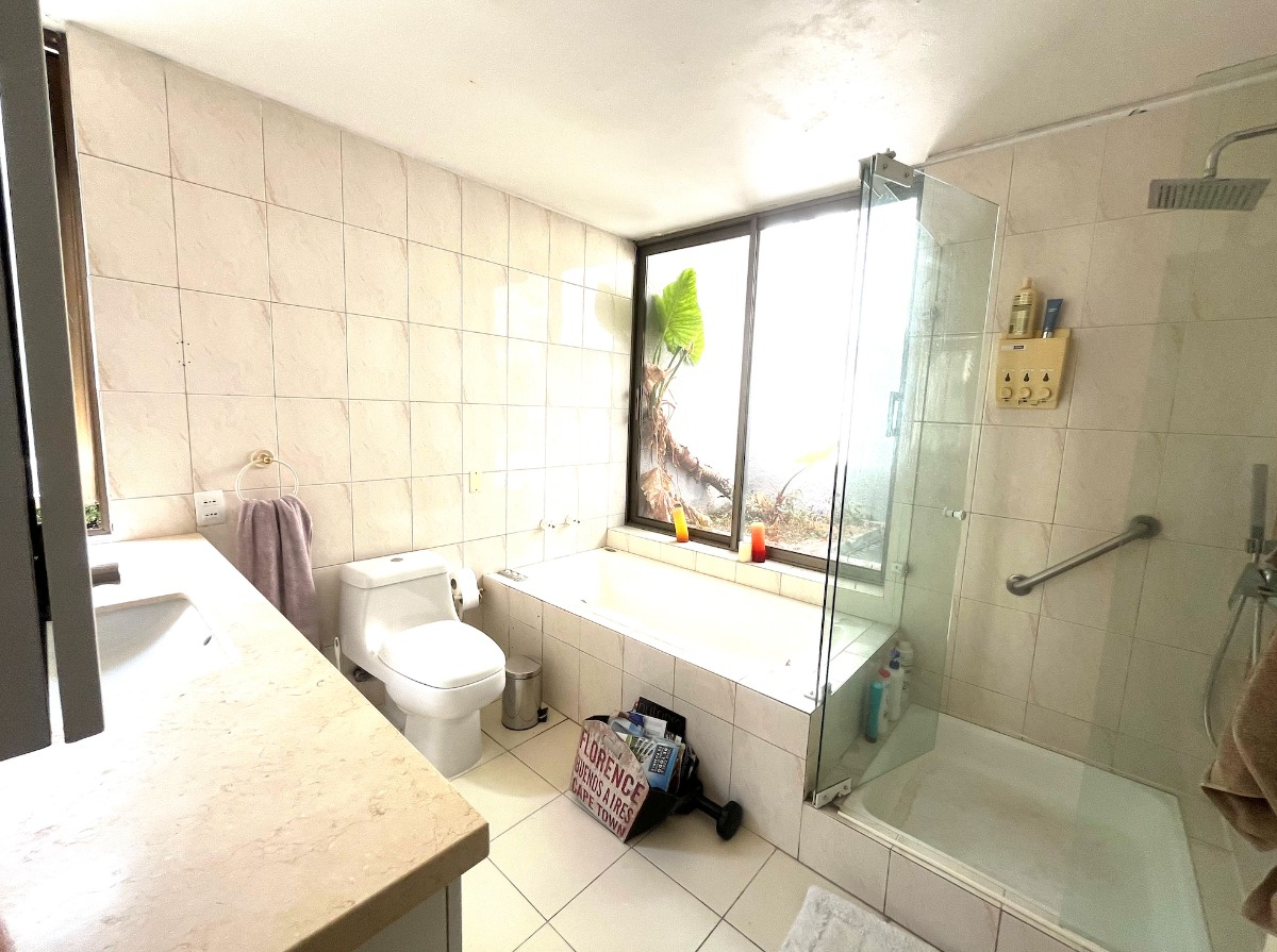 Venta Casa NO 5D en suite Walk-in cl&oacute;set 4B 9E 3Bd El Huinganal - Lo Barnechea