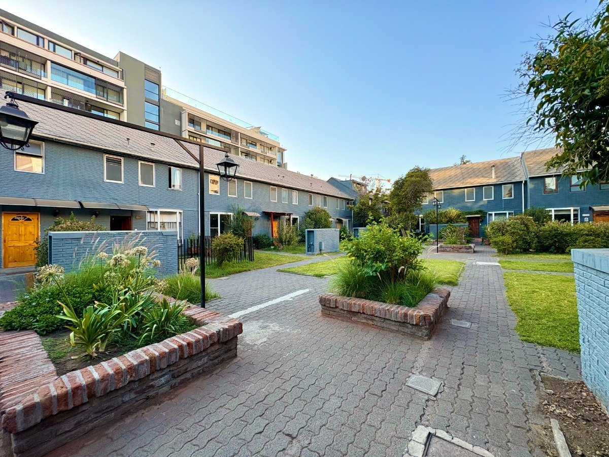 Arriendo Casa 4D 3B 1E 1Bd Metro Hernando de Magallanes - Las Condes