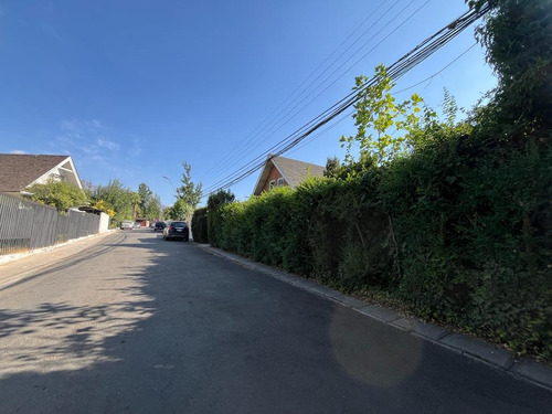 Arriendo Casa NO 2D 1B 2E Los Dominicos - Las Condes