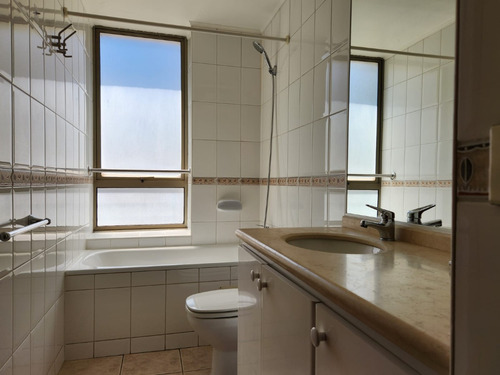 Arriendo Departamento NP 3D 2B 2E 1B Barrio El Golf - Las Condes