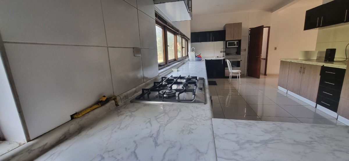 Venta Casa O 4D en suite Walk-in cl&oacute;set 4B 4E 1Bd Chicureo - Colina