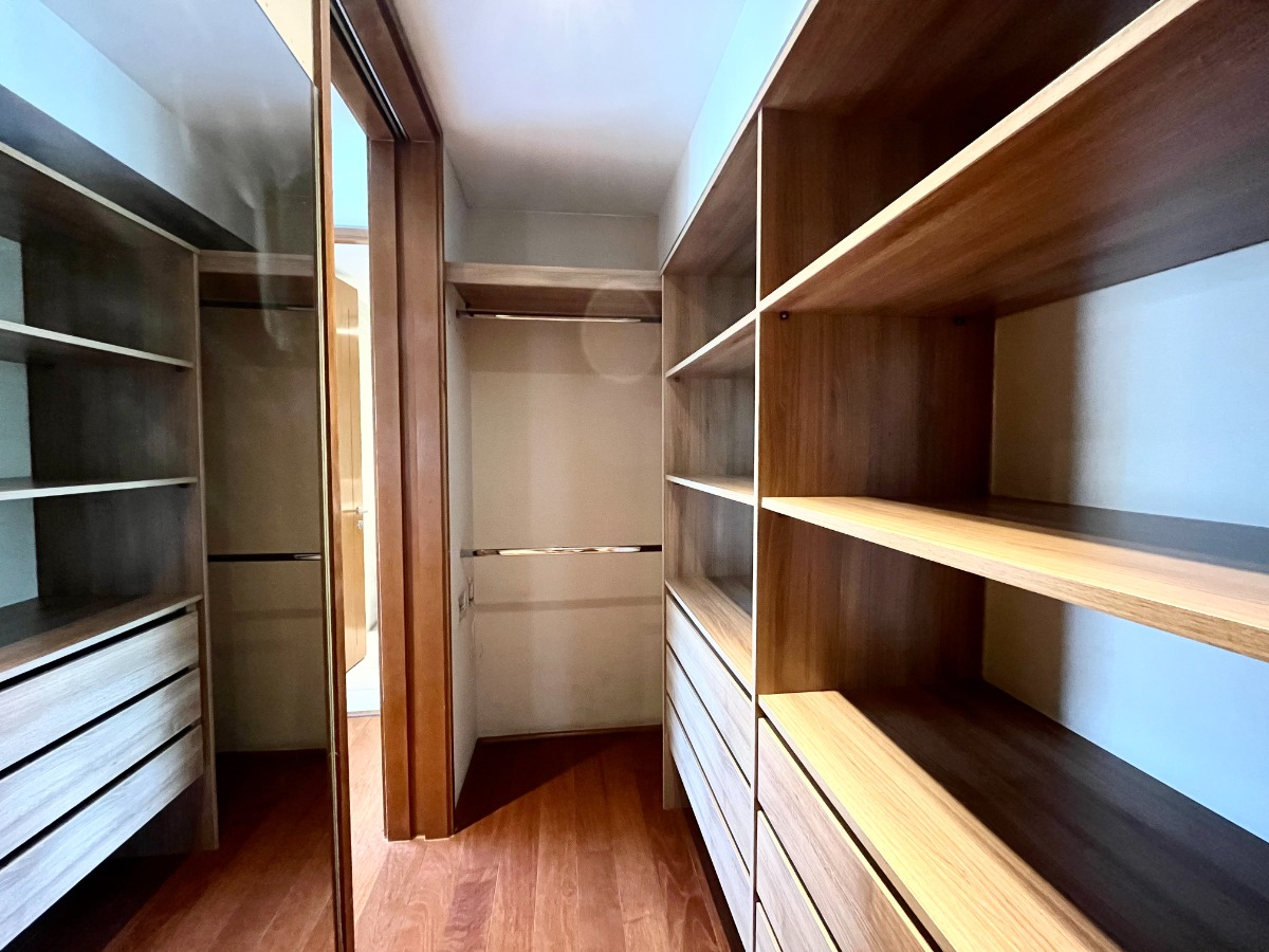 Arriendo Departamento S 4D en suite Walk-in cl&oacute;set 3B 2E 1Bd Barrio El Golf - Las Condes