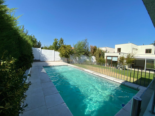 Arriendo Casa 3D 4B 2E 1B Chicureo - Colina