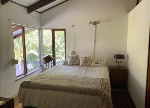 Arriendo Casa NO 6D en suite Walk-in cl&oacute;set 5B 4E 2B Jard&iacute;n Del Este - Vitacura