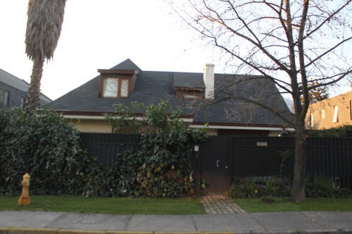 Venta Casa 7D en suite 4B 3E 1B Borde R&iacute;o - Casa Piedra - Vitacura