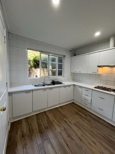 Arriendo Casa NO 2D 1B 2E Los Dominicos - Las Condes