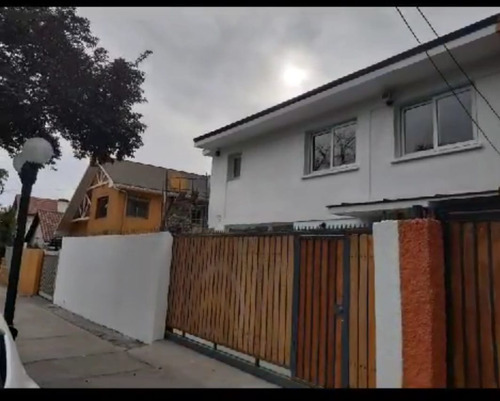 Arriendo Casa N 4D en suite Walk-in cl&oacute;set 5B 2E 2B Metro Bilbao - Providencia