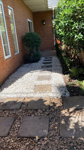 Arriendo Casa NO 2D 1B 2E Los Dominicos - Las Condes