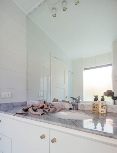 Arriendo Departamento 2D en suite Walk-in cl&oacute;set 3B 1E Barrio El Golf - Las Condes