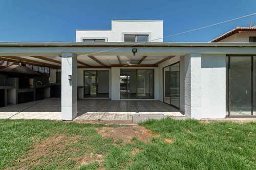 Venta Casa 3D en suite Walk-in cl&oacute;set 3B 4E 1B Chicureo - Colina