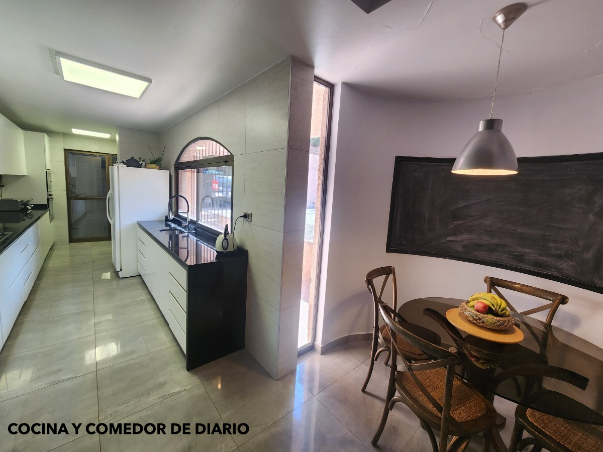 Venta Casa NO 6D en suite Walk-in cl&oacute;set 5B 6E 2Bd El Huinganal - Lo Barnechea