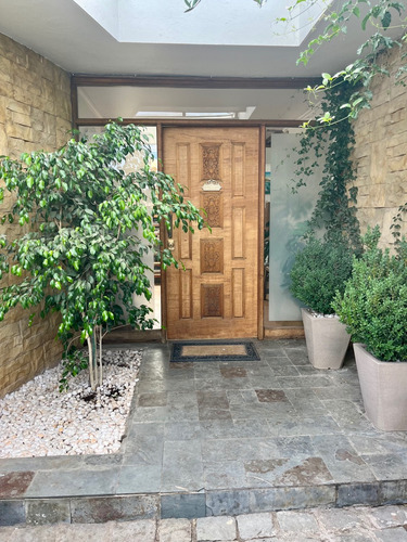 Venta Casa NO 4D en suite 3B 2E 1B Juan XXIII - Vitacura