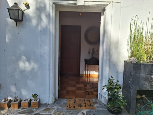 Arriendo Casa NP 3D Walk-in cl&oacute;set 2B 2E 1B Barrio El Golf - Las Condes