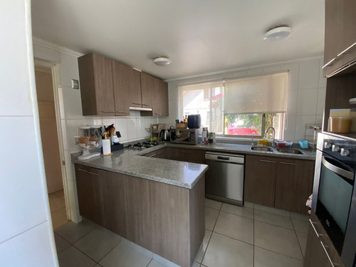 Arriendo Casa 4D en suite Walk-in cl&oacute;set 4B 2E 1B Chicureo - Colina