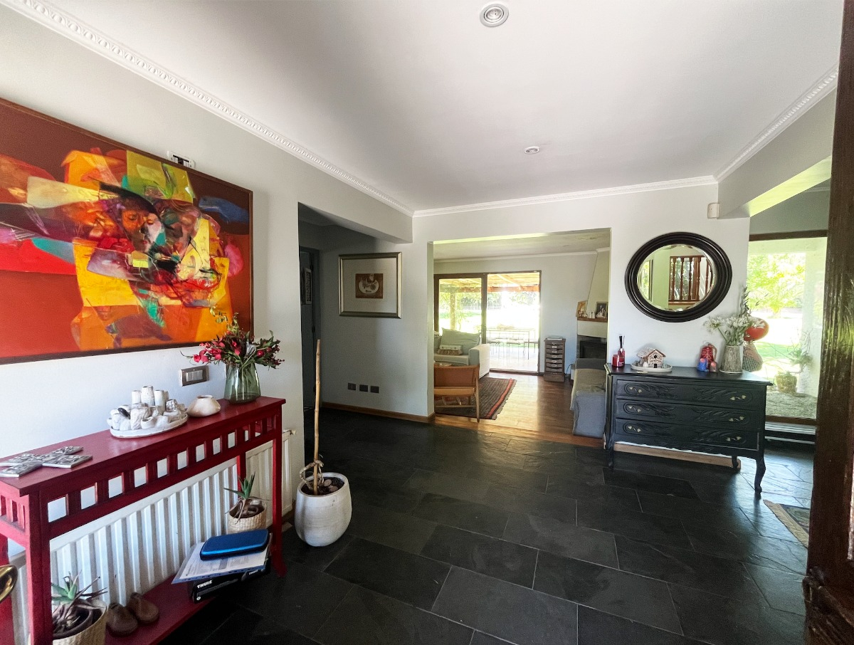 Arriendo Casa NO 5D en suite Walk-in cl&oacute;set 4B 8E 1Bd Chicureo - Colina