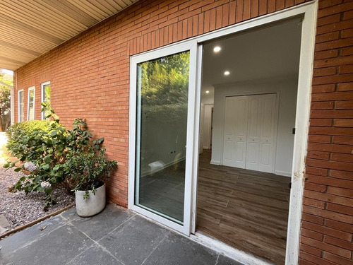 Arriendo Casa NO 2D 1B 2E Los Dominicos - Las Condes