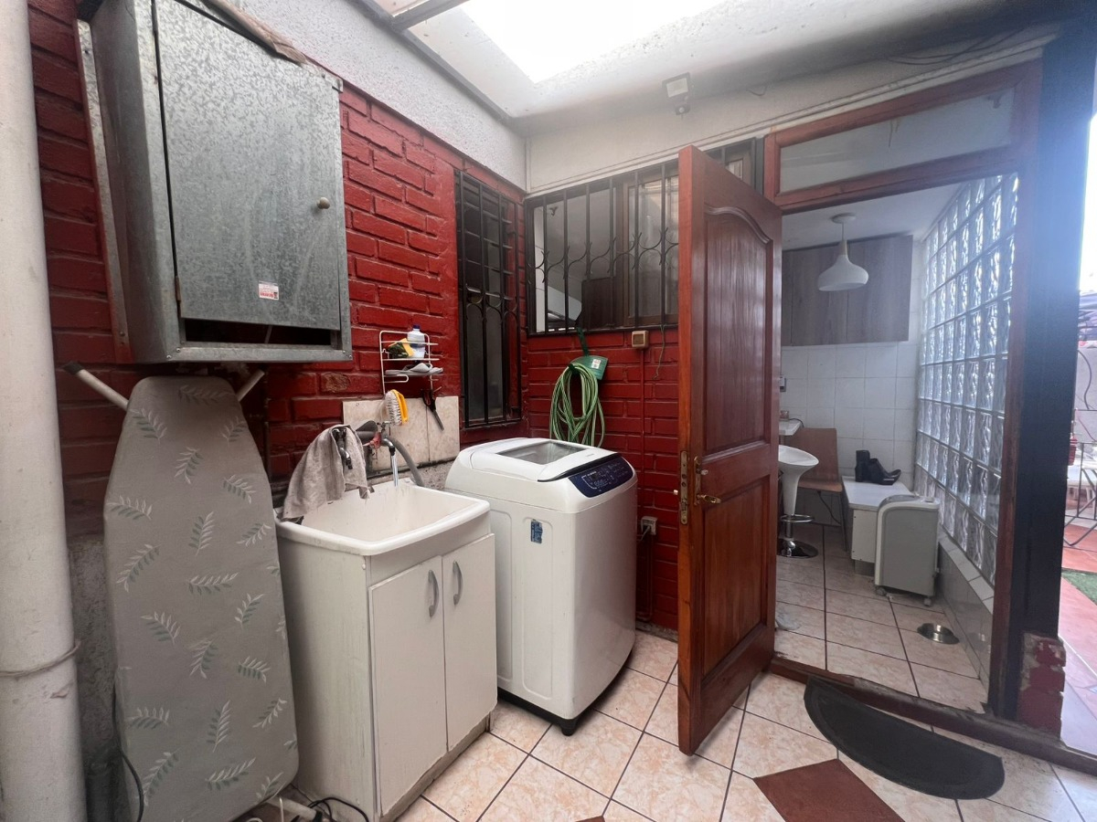 Venta Casa NO 3D 2B 1E 1Bd Metro Manquehue - Apumanque - Las Condes