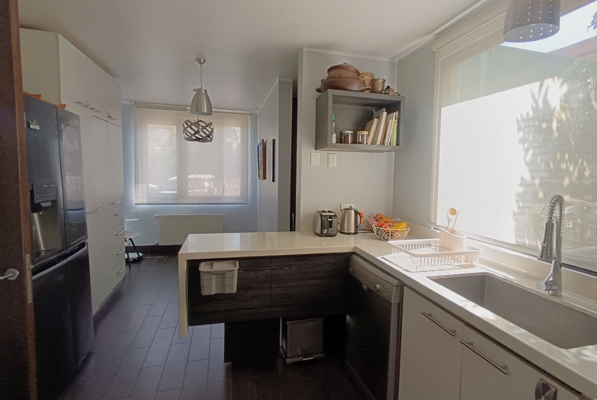 Arriendo Casa NP 3D en suite Walk-in cl&oacute;set 4B 3E 1Bd Chicureo - Colina