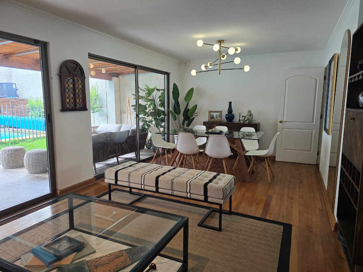 Venta Casa P 5D en suite 4B 2E 2Bd San Carlos de Apoquindo - Las Condes