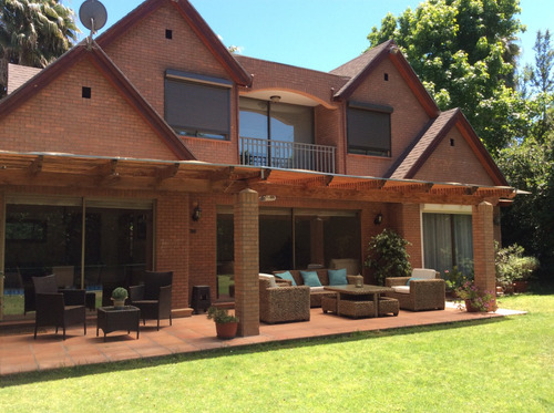 Venta Casa NO 5D en suite Walk-in cl&oacute;set 5B 2E 1B Chicureo - Colina