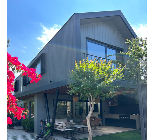 Venta Casa NO 4D en suite Walk-in cl&oacute;set 4B 1E 3B Estadio Croata - Vitacura