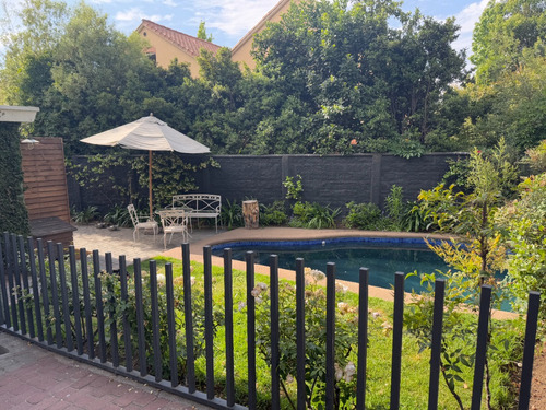 Venta Casa 4D en suite Walk-in cl&oacute;set 3B 2E 1B San Carlos de Apoquindo - Las Condes