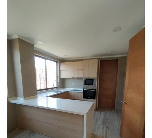Arriendo Casa NO 4D en suite Walk-in cl&oacute;set 5B 4E 1B Chicureo - Colina