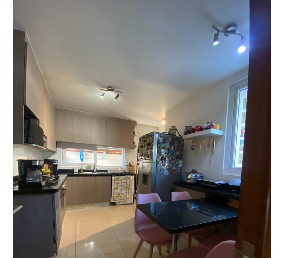 Venta Casa NO 4D en suite Walk-in cl&oacute;set 4B 4E 1Bd Chicureo - Colina