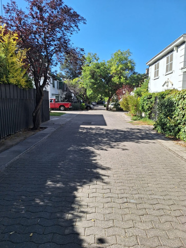 Arriendo Casa 3D 2B 2E 1B Barrio El Golf - Las Condes