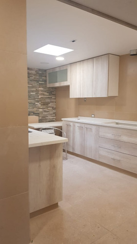 Arriendo Casa N 4D en suite Walk-in cl&oacute;set 5B 2E 2B Metro Bilbao - Providencia