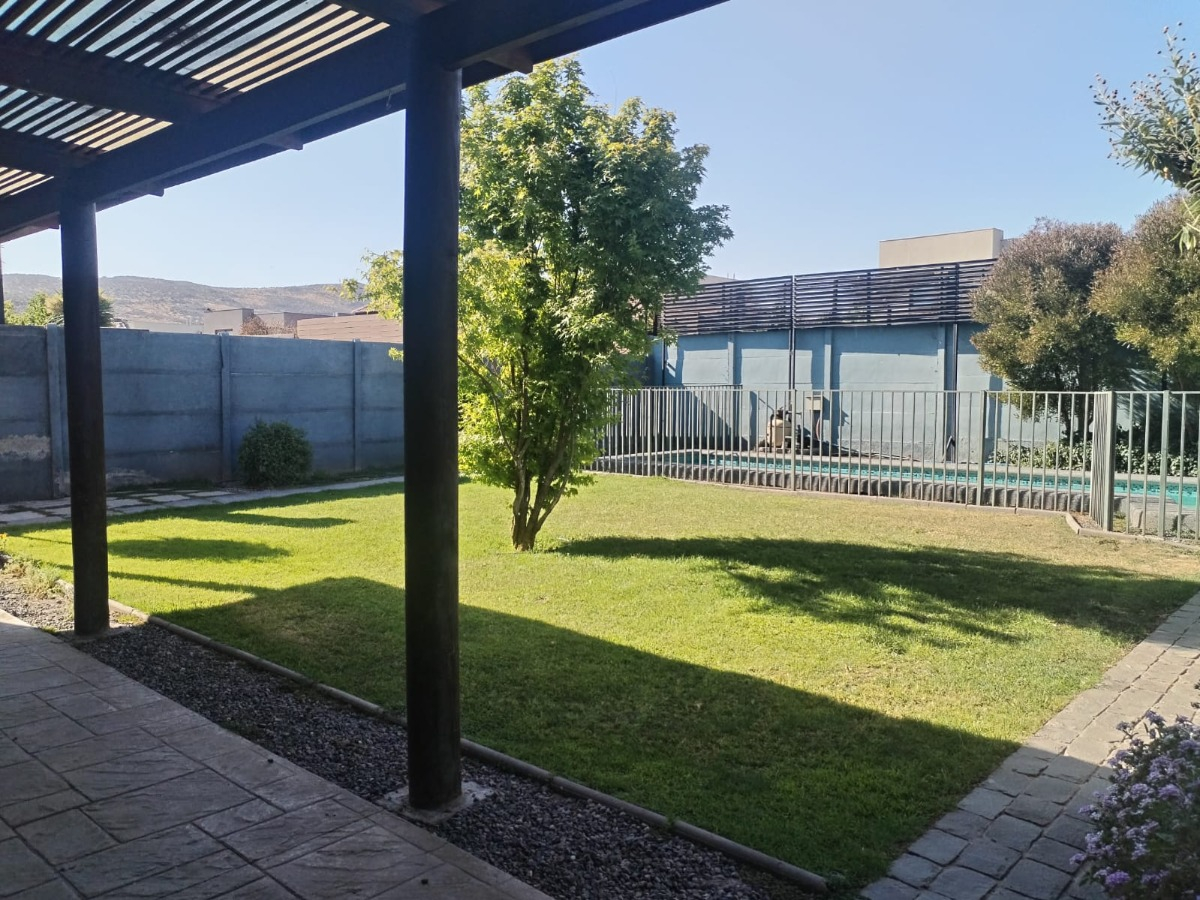 Venta Casa NO 3D 3B 2E 1Bd Chicureo - Colina