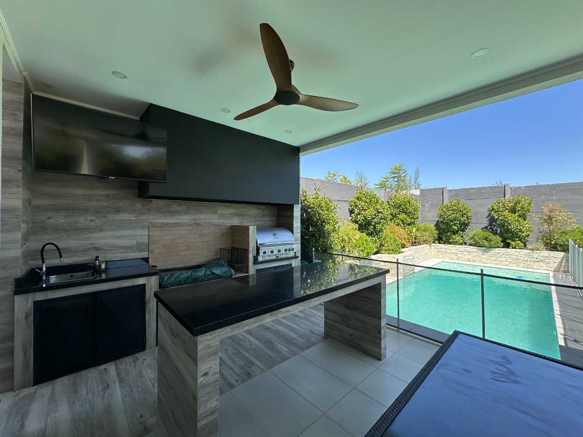 Venta Casa NO 4D en suite Walk-in cl&oacute;set 4B 2E 1Bd Chicureo - Colina